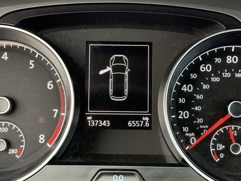 Used 2016 Volkswagen Golf S image 28