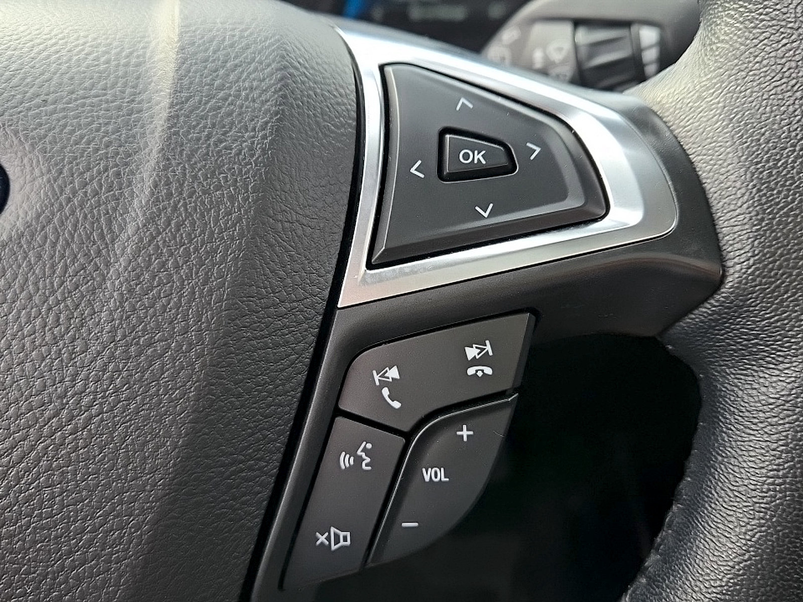 Used 2024 Ford Edge Titanium w/ Equipment Group 301A AWD/4WD image 14