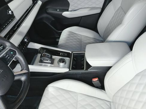 Used 2023 Mitsubishi Outlander SEL 40th Anniversary AWD/4WD image 17