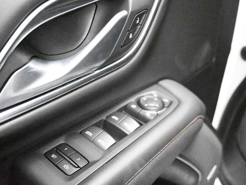 Used 2022 GMC Yukon XL AT4 AWD/4WD image 23