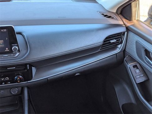 Used 2022 Nissan Rogue SV image 17