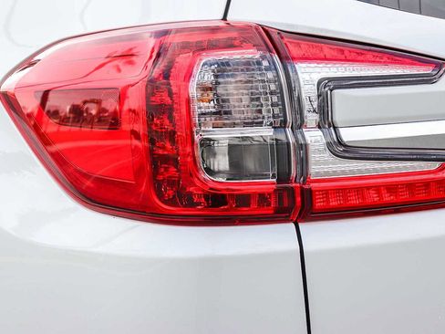 Used 2023 Subaru Ascent Premium w/ Convenience Package image 9