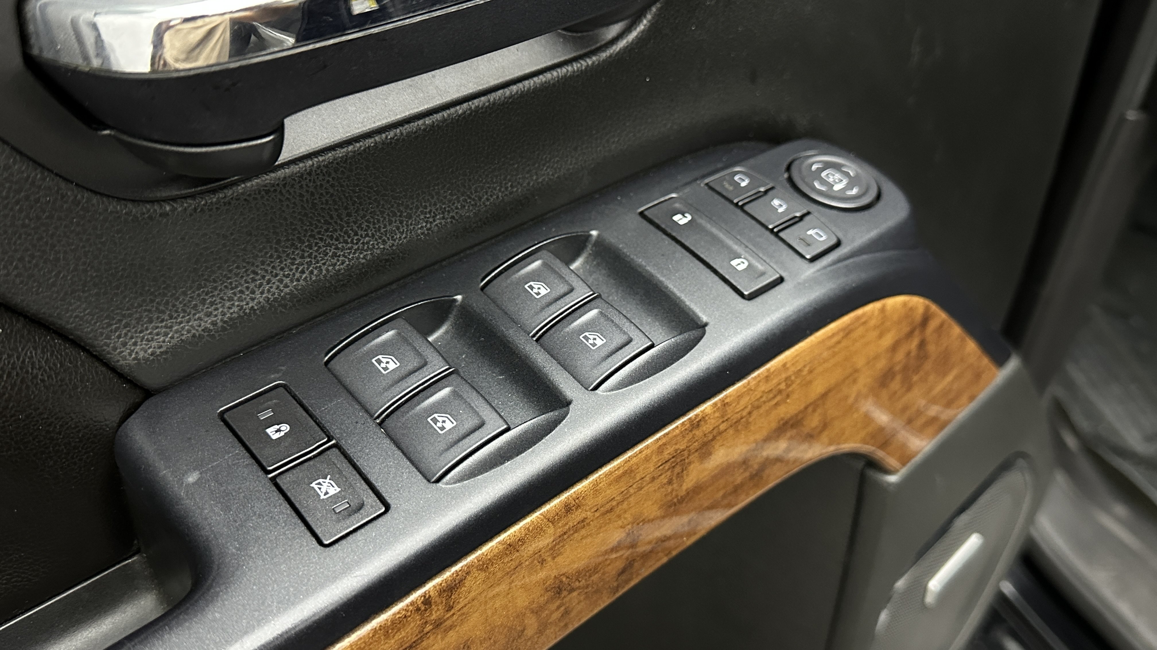 Used 2017 Chevrolet Silverado 1500 High Country AWD/4WD image 12