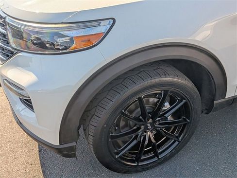 Used 2020 Ford Explorer XLT w/ Equipment Group 202A image 9