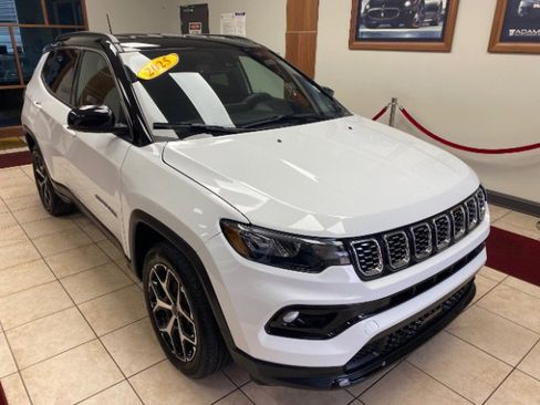 Used 2025 Jeep Compass Limited AWD/4WD image 5