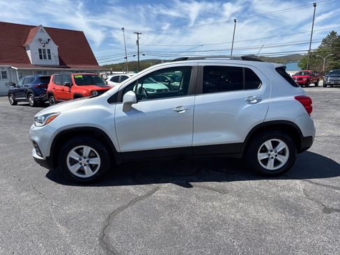 Used 2019 Chevrolet Trax LT w/ LT Convenience Package AWD/4WD image 4