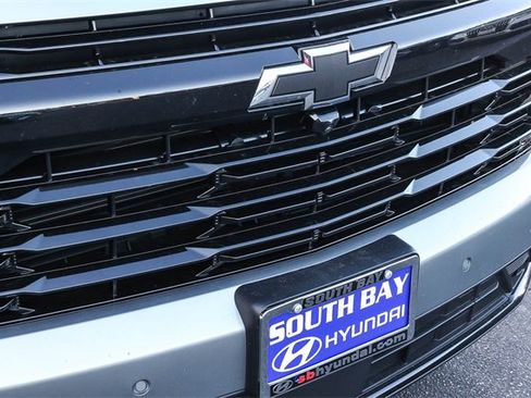 Used 2025 Chevrolet Suburban RST image 11