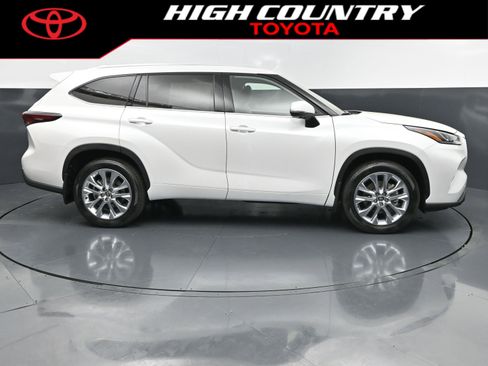 New 2026 Toyota Highlander Limited AWD/4WD image 6