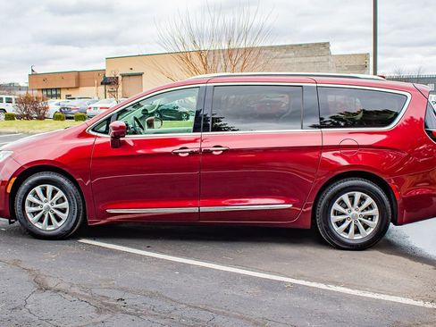 Used 2019 Chrysler Pacifica Touring-L image 5