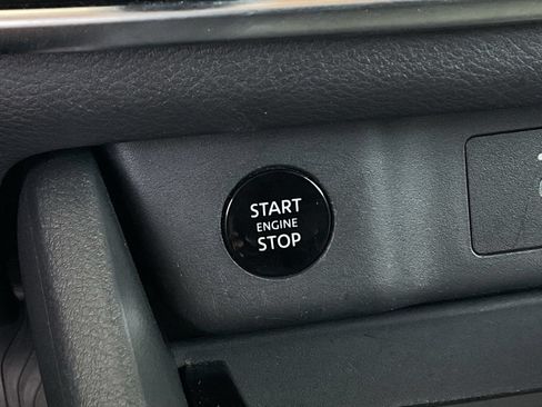 Used 2025 Nissan Rogue SV FWD image 21