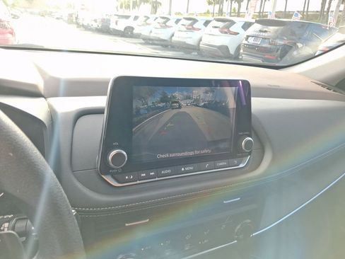 Certified 2023 Nissan Rogue S image 24