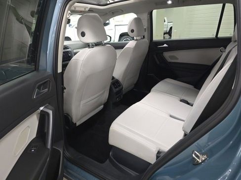 Used 2021 Volkswagen Tiguan SE w/ Panoramic Sunroof Package image 11