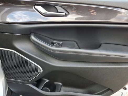 Certified 2022 Jeep Grand Cherokee Altitude image 10