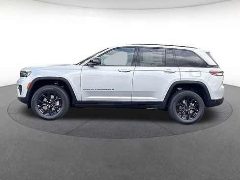 New 2025 Jeep Grand Cherokee Altitude image 2