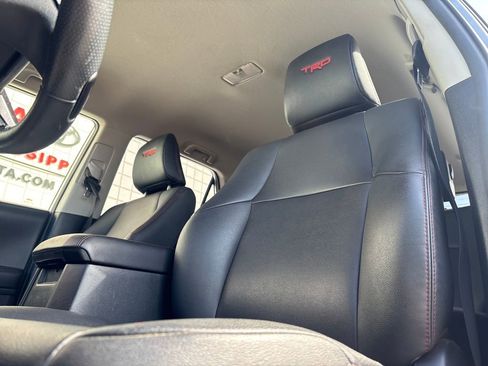 Used 2019 Toyota 4Runner TRD Off-Road Premium image 9