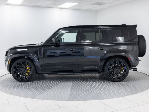 Used 2025 Land Rover Defender 110 V8 AWD/4WD image 4