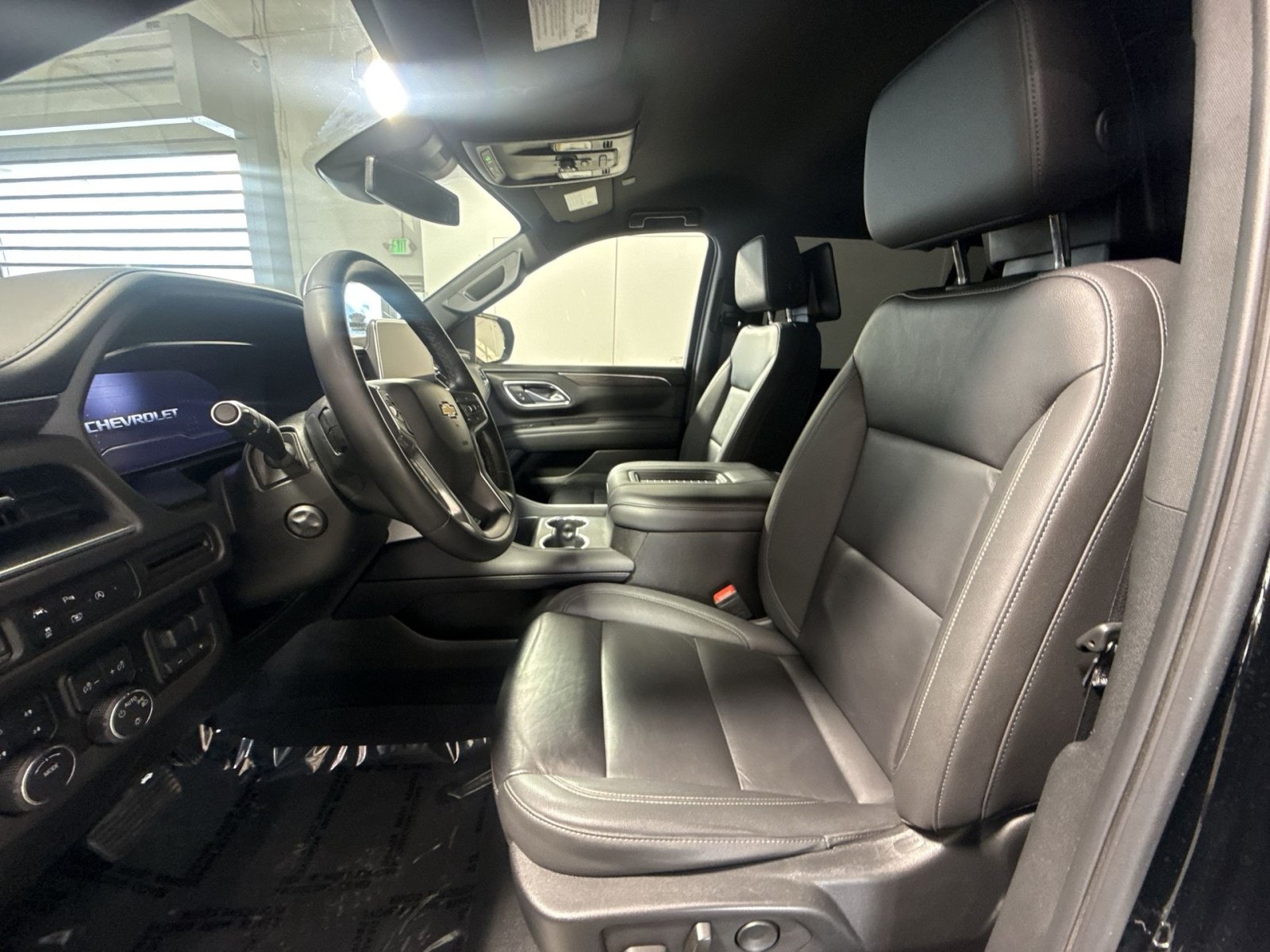Used 2024 Chevrolet Suburban LT w/ Luxury Package AWD/4WD image 14
