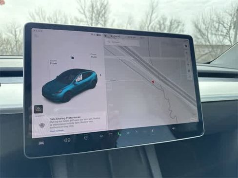 Used 2021 Tesla Model Y Long Range image 24