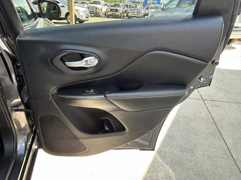 Used 2015 Jeep Cherokee Limited AWD/4WD image 15