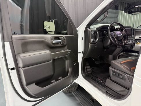 Used 2022 GMC Sierra 2500 AT4 w/ AT4 Premium Plus Package AWD/4WD image 17