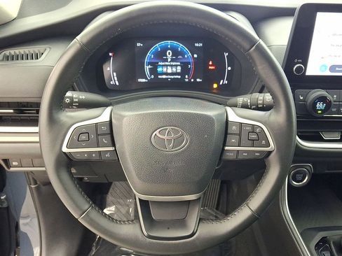 Used 2024 Toyota Grand Highlander AWD image 16