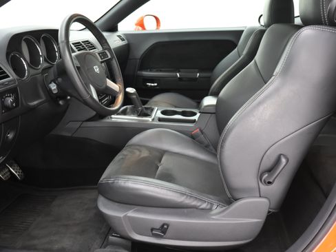 Used 2009 Dodge Challenger SRT8 w/ SRT Option Group II RWD image 8