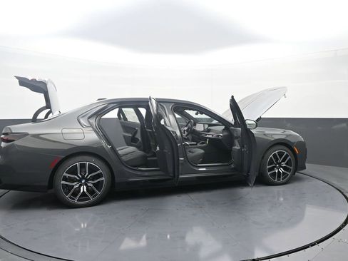 New 2026 BMW 750e xDrive image 46