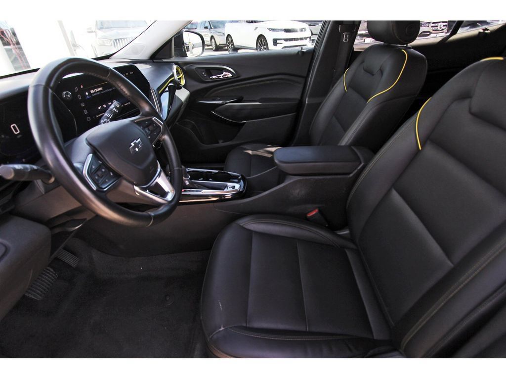 Used 2025 Chevrolet Trax ACTIV w/ Sunroof Package FWD image 6