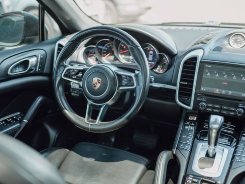 Used 2017 Porsche Cayenne Platinum Edition AWD/4WD image 5