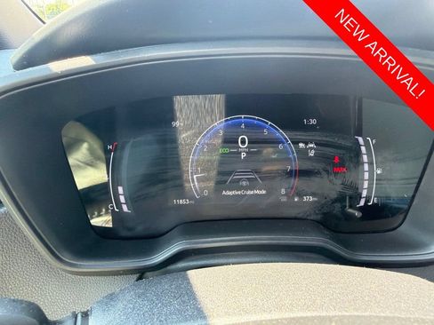 Certified 2025 Toyota Corolla SE w/ SE Premium Package FWD image 9