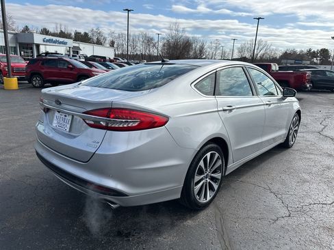Used 2018 Ford Fusion SE w/ Fusion SE Technology Package image 3