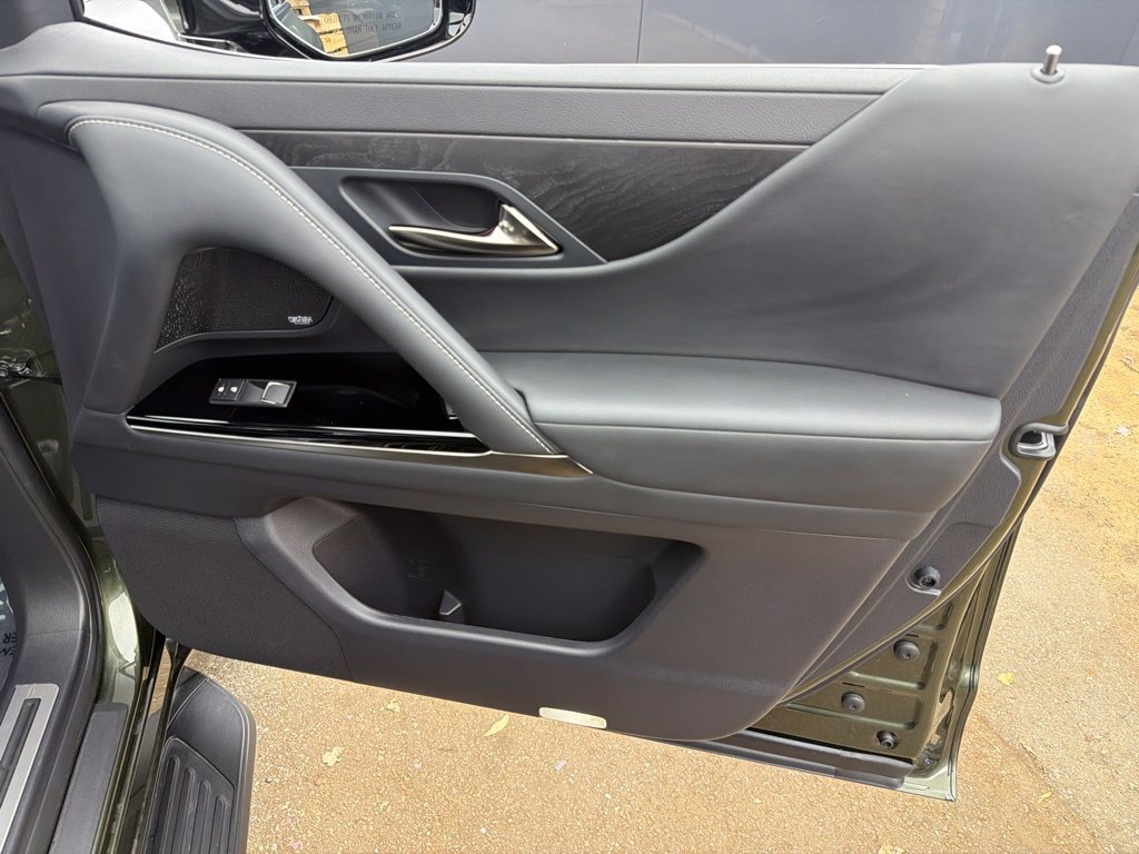 Used 2026 Lexus LX 700h Luxury AWD/4WD image 30