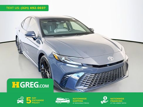 Used 2025 Toyota Camry SE image 1