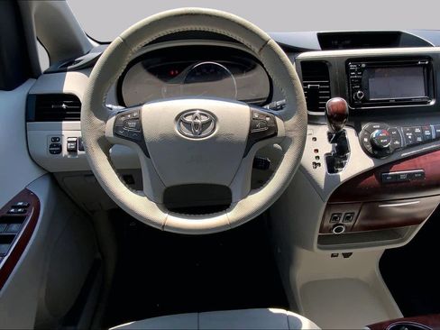 Used 2014 Toyota Sienna XLE FWD image 6