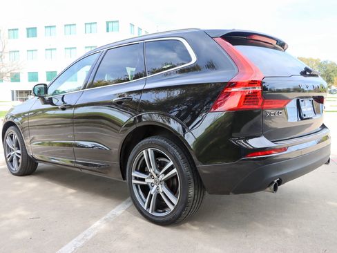 Used 2021 Volvo XC60 T6 Momentum w/ Premium Package AWD/4WD image 5