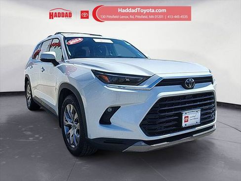 Certified 2024 Toyota Grand Highlander AWD image 7