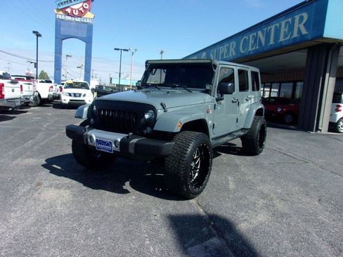 Used 2015 Jeep Wrangler Unlimited Sahara AWD/4WD image 2