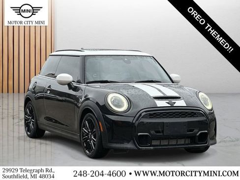 Used 2022 MINI Cooper S image 1