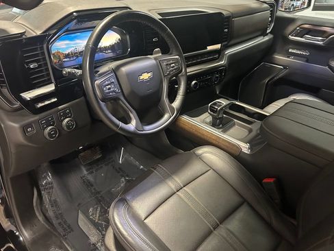 Used 2024 Chevrolet Silverado 1500 High Country w/ Technology Package AWD/4WD image 12