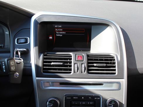 Used 2013 Volvo XC60 3.2 image 40