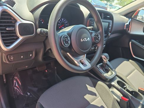 Used 2022 Kia Soul LX FWD image 15