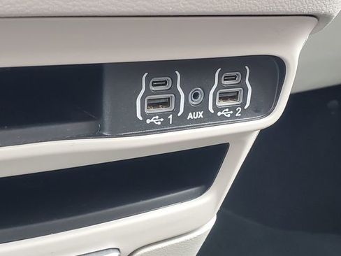 Used 2024 Chrysler Pacifica Touring-L image 24