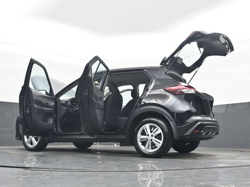 Certified 2025 Nissan Kicks Play S image 40