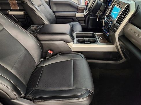 Used 2017 Ford F250 Lariat w/ Chrome Package image 3