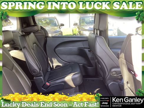 New 2026 Chrysler Pacifica Select image 18