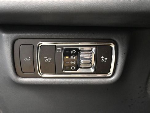Used 2025 Lincoln Aviator AWD image 32