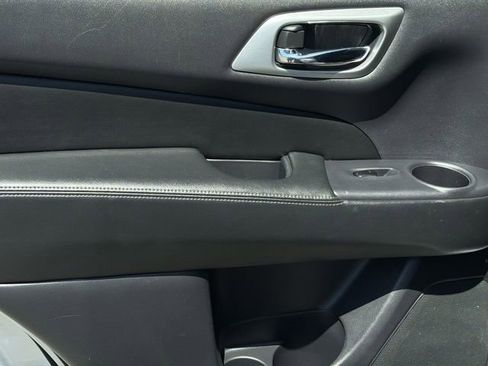 Used 2018 Nissan Pathfinder Platinum AWD/4WD image 22