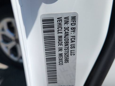 Used 2025 Jeep Compass Latitude AWD/4WD image 19