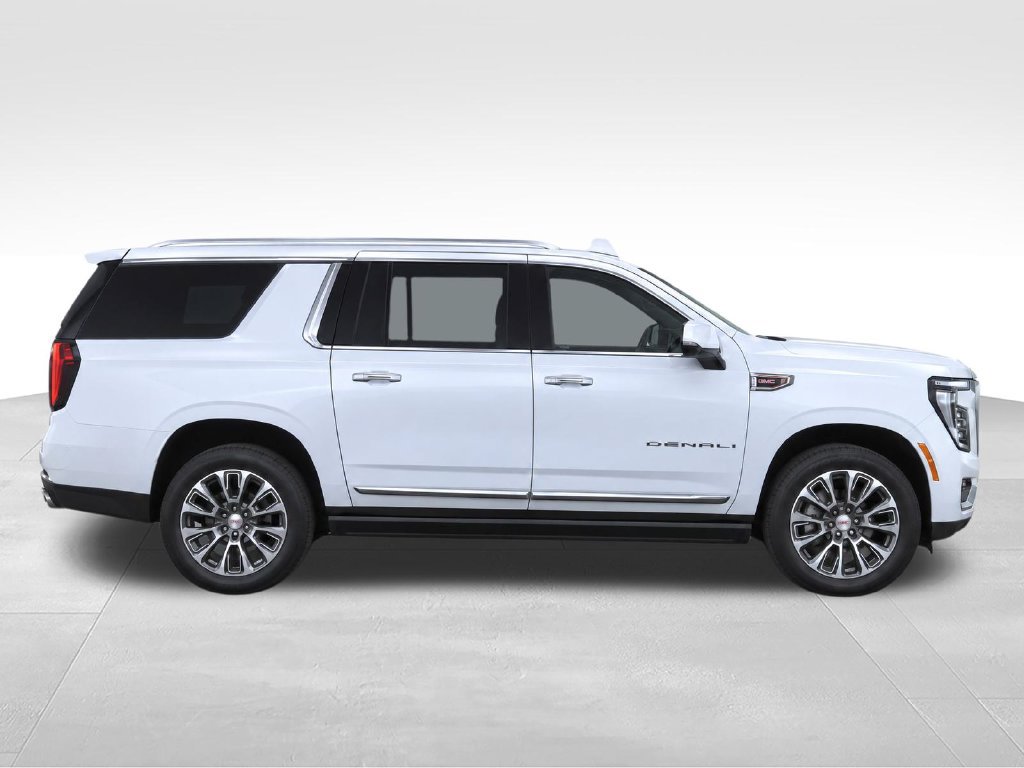 Used 2025 GMC Yukon XL Denali w/ Sun & Power Step Package RWD image 10