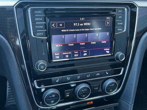 Used 2018 Volkswagen Passat 3.6 FWD image 19